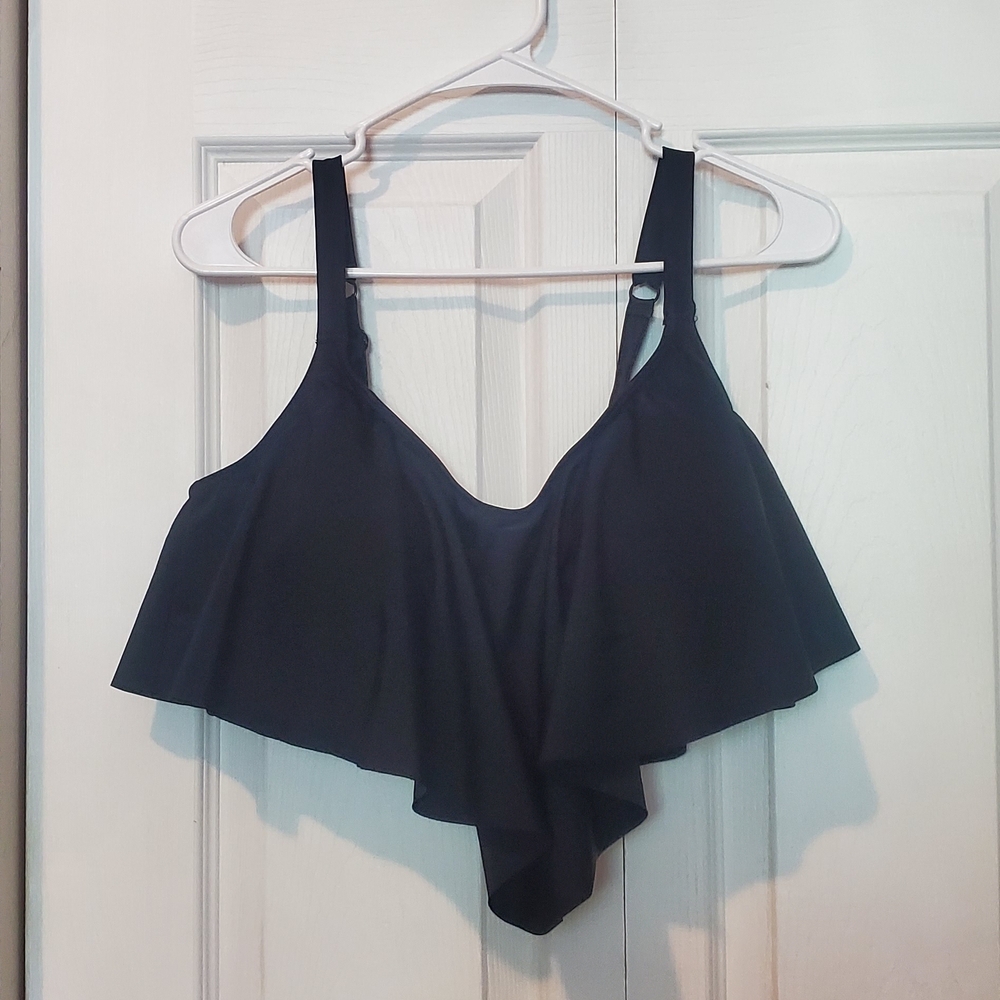 Torrid Black Wireless Flounce Swim Bikini Top Size 1, 1X, 14-16